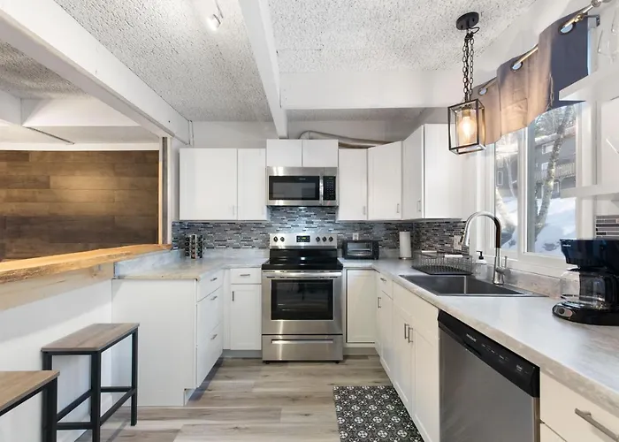 Vermont Getaway! Newly Renovated!